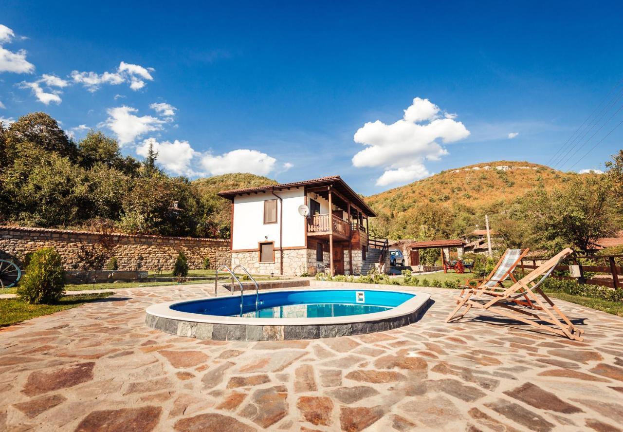 Guest House Hristova Kashta - Христова Къща Cherni Vrŭkh Buitenkant foto