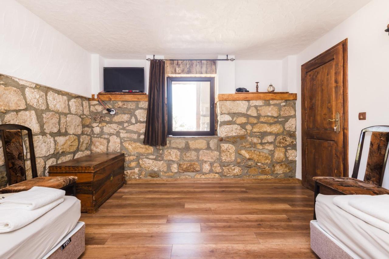 Guest House Hristova Kashta - Христова Къща Cherni Vrŭkh Buitenkant foto