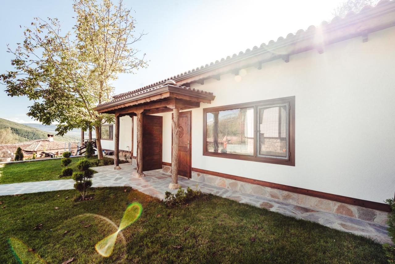 Guest House Hristova Kashta - Христова Къща Cherni Vrŭkh Buitenkant foto