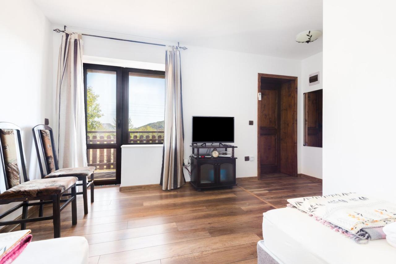 Guest House Hristova Kashta - Христова Къща Cherni Vrŭkh Buitenkant foto