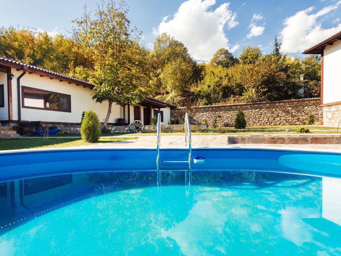 Guest House Hristova Kashta - Христова Къща Cherni Vrŭkh Buitenkant foto