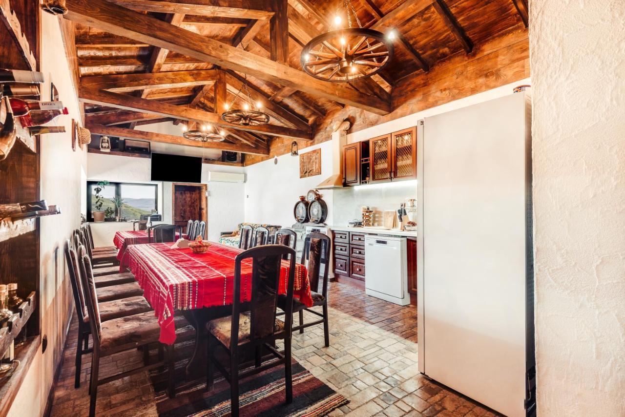 Guest House Hristova Kashta - Христова Къща Cherni Vrŭkh Buitenkant foto