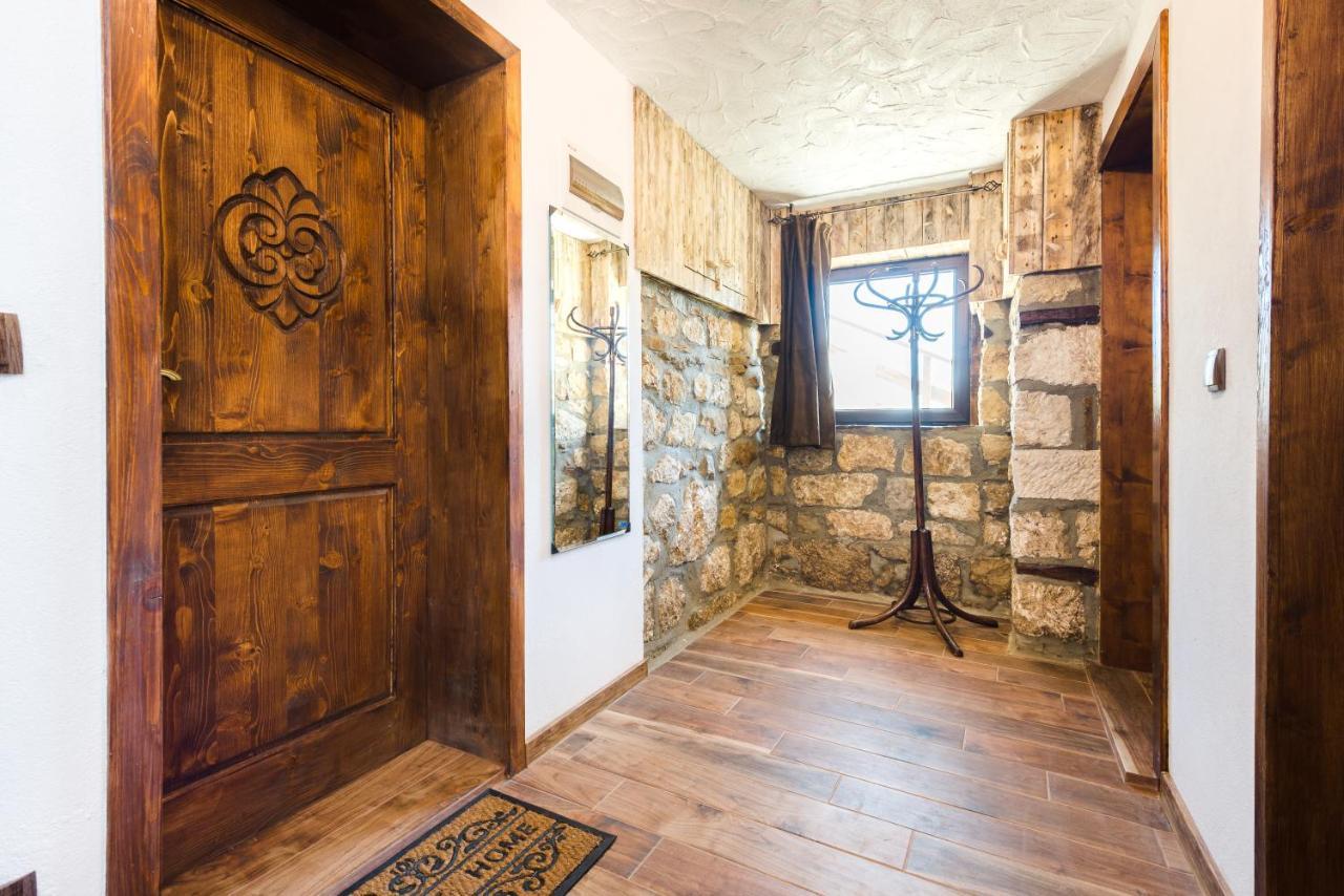 Guest House Hristova Kashta - Христова Къща Cherni Vrŭkh Buitenkant foto