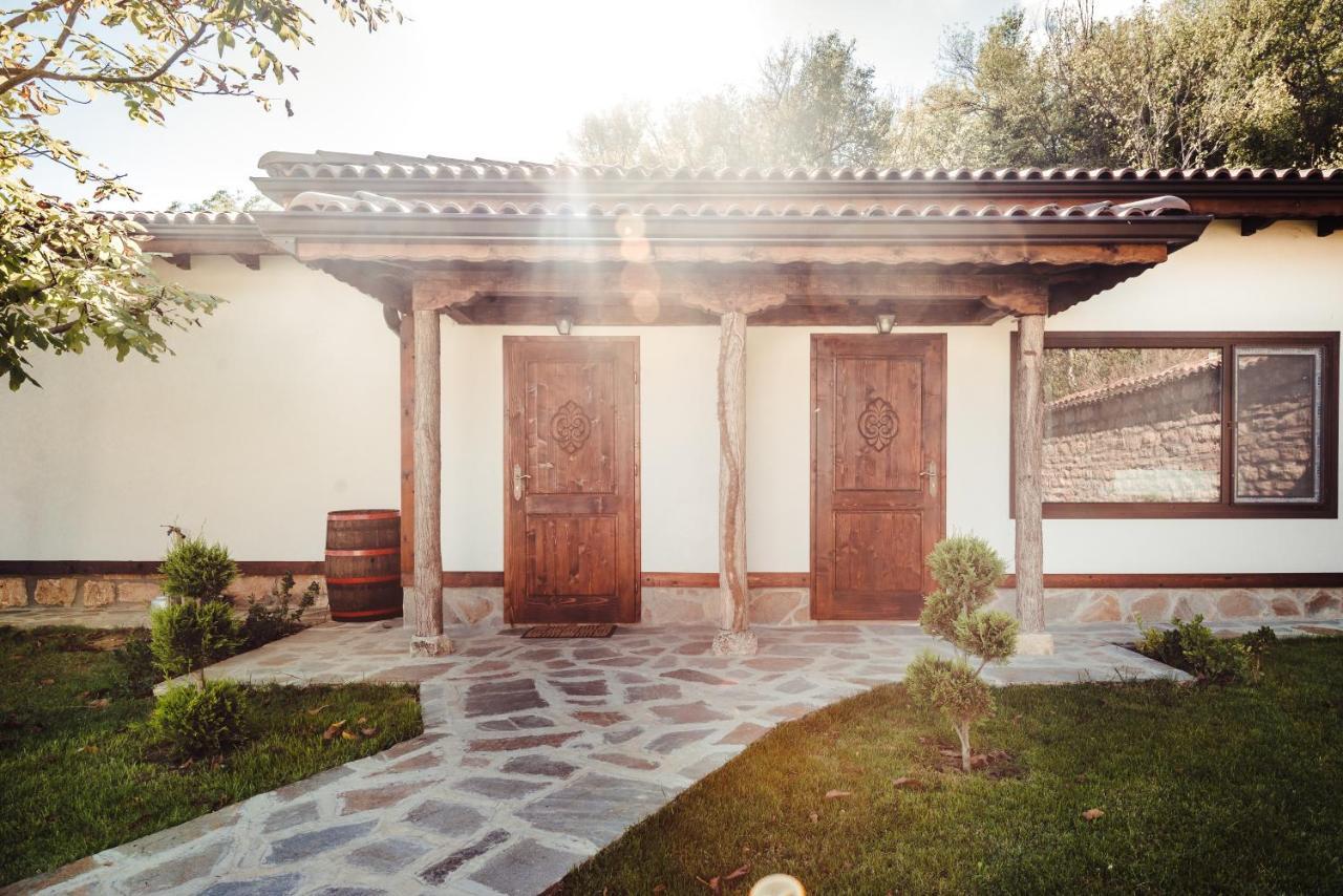 Guest House Hristova Kashta - Христова Къща Cherni Vrŭkh Buitenkant foto