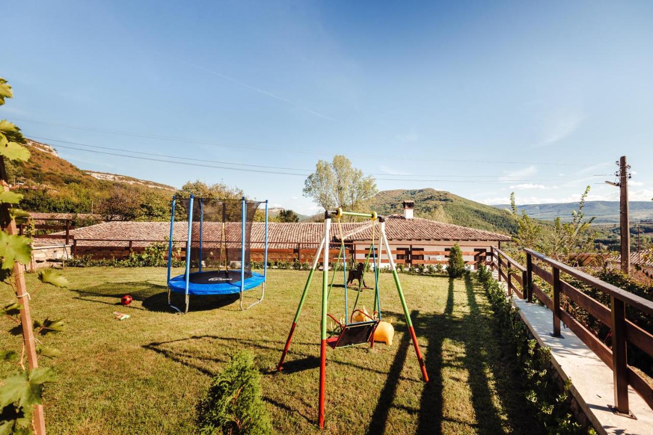 Guest House Hristova Kashta - Христова Къща Cherni Vrŭkh Buitenkant foto
