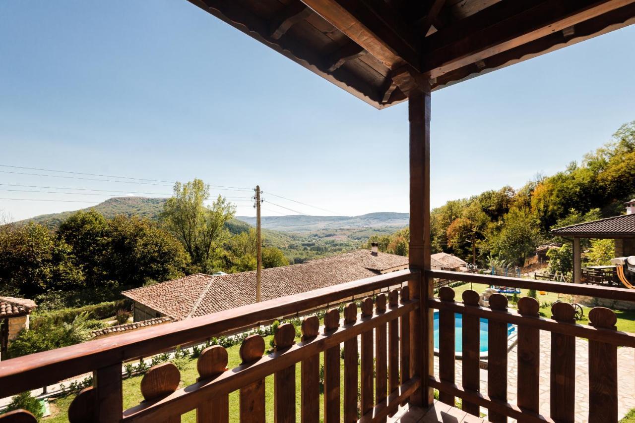 Guest House Hristova Kashta - Христова Къща Cherni Vrŭkh Buitenkant foto