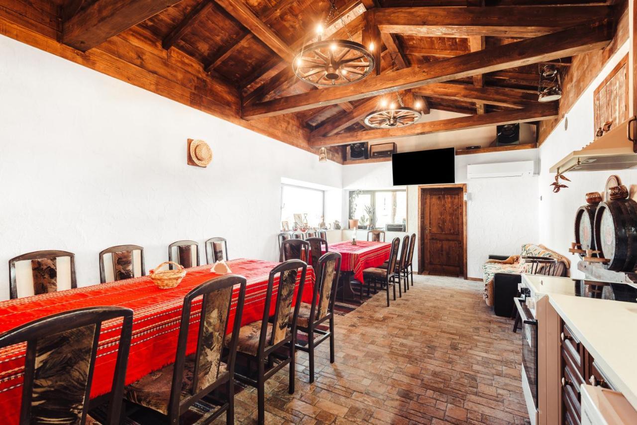 Guest House Hristova Kashta - Христова Къща Cherni Vrŭkh Buitenkant foto