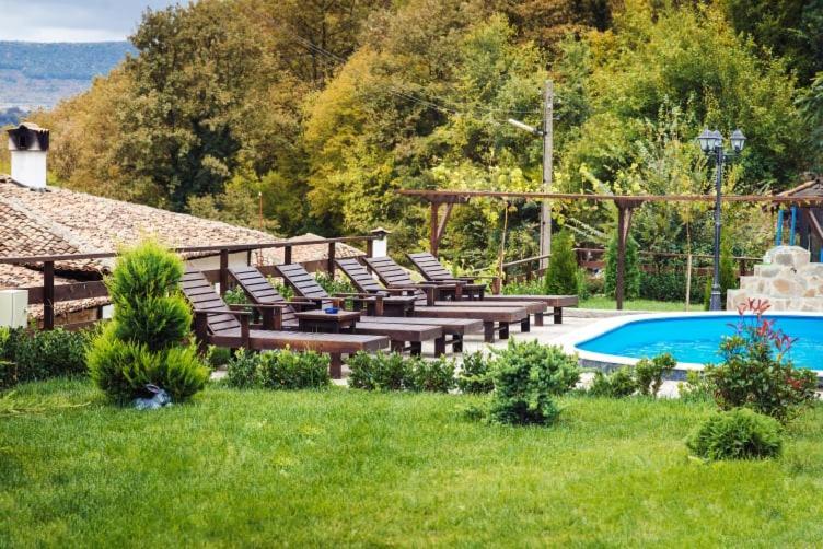 Guest House Hristova Kashta - Христова Къща Cherni Vrŭkh Buitenkant foto