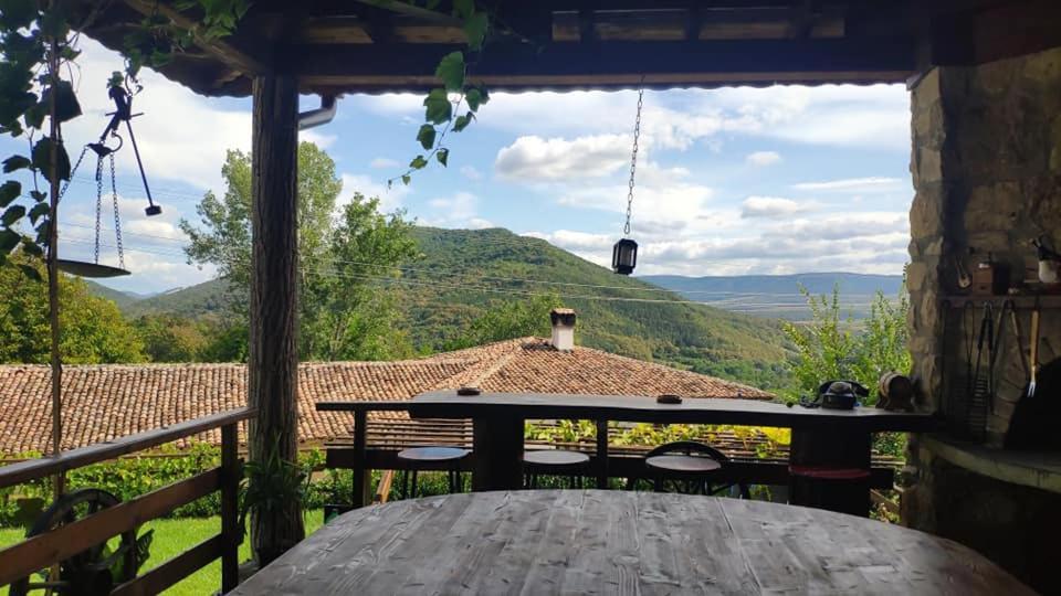 Guest House Hristova Kashta - Христова Къща Cherni Vrŭkh Buitenkant foto