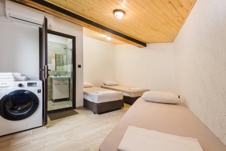 Guest House Hristova Kashta - Христова Къща Cherni Vrŭkh Buitenkant foto