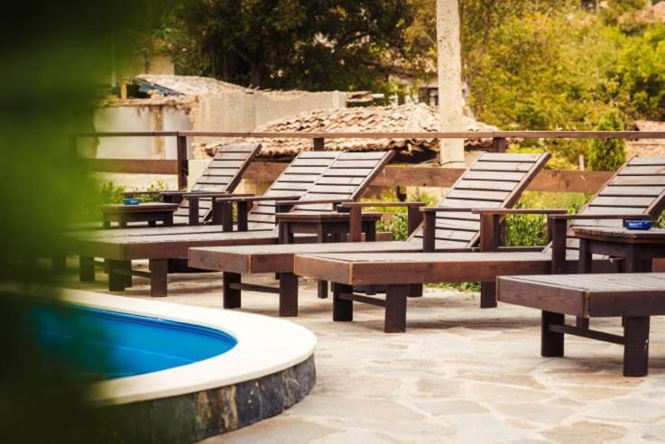 Guest House Hristova Kashta - Христова Къща Cherni Vrŭkh Buitenkant foto