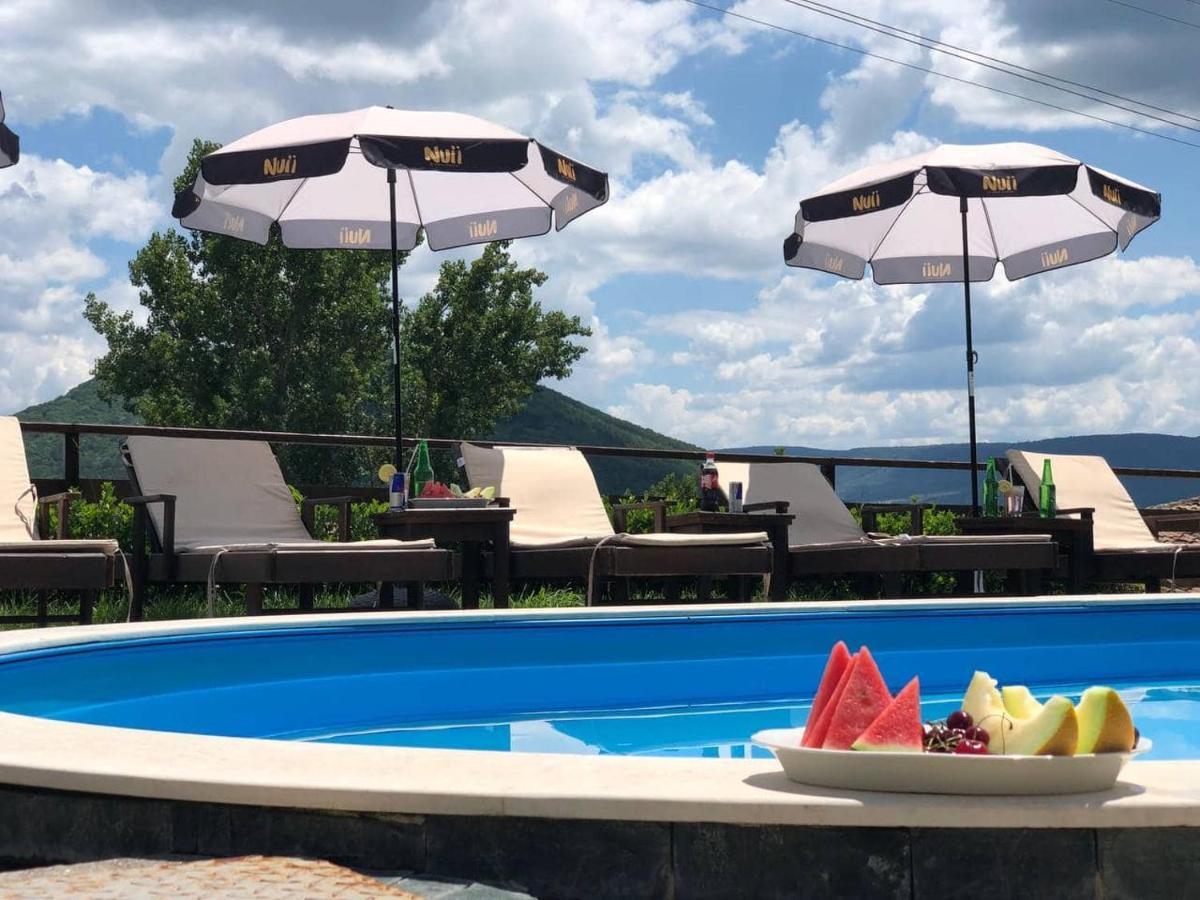 Guest House Hristova Kashta - Христова Къща Cherni Vrŭkh Buitenkant foto