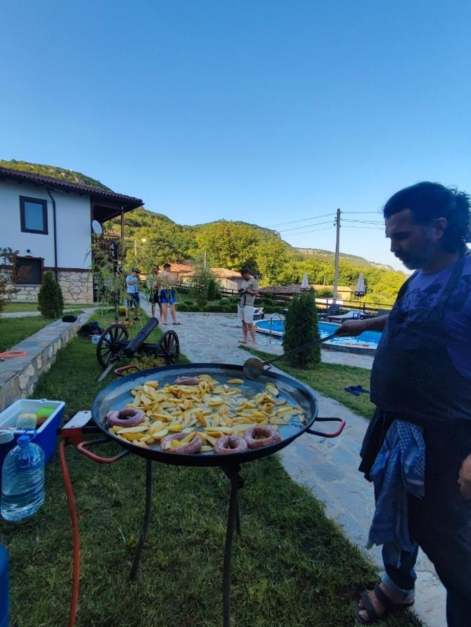Guest House Hristova Kashta - Христова Къща Cherni Vrŭkh Buitenkant foto