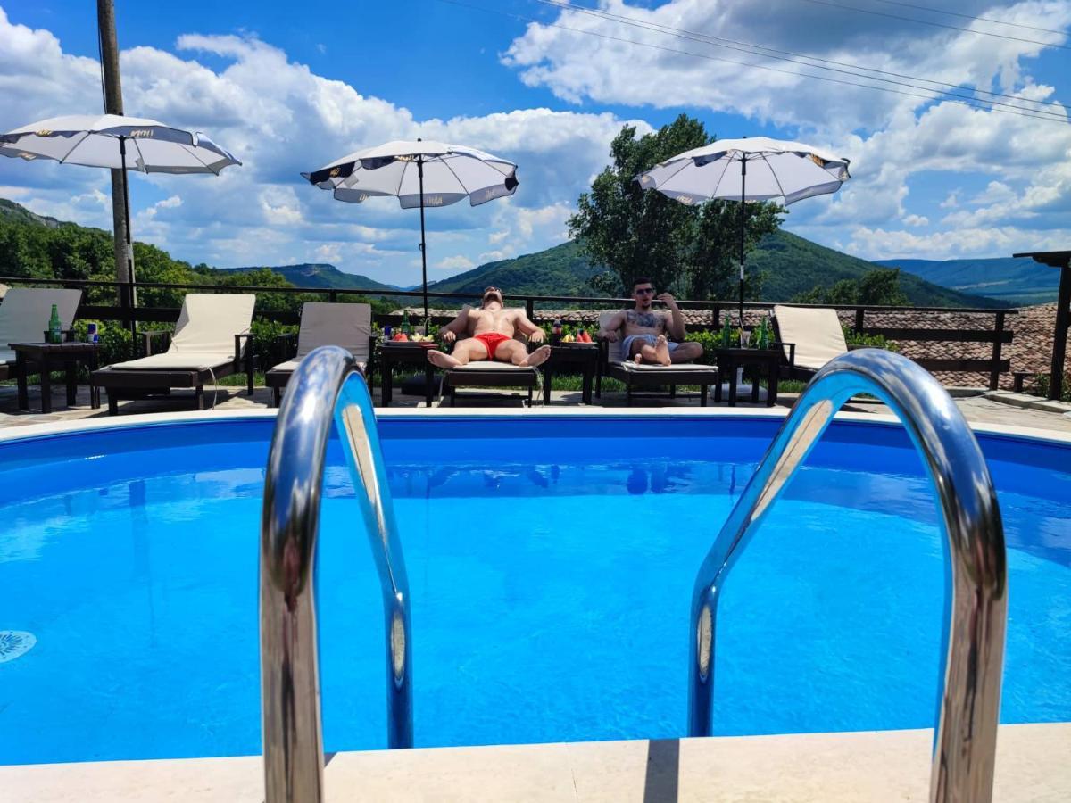 Guest House Hristova Kashta - Христова Къща Cherni Vrŭkh Buitenkant foto