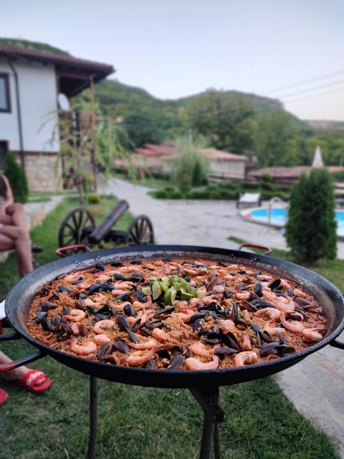 Guest House Hristova Kashta - Христова Къща Cherni Vrŭkh Buitenkant foto