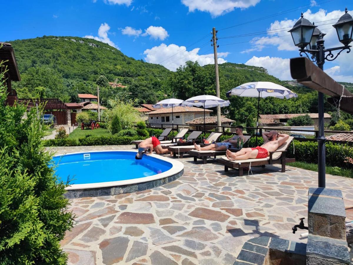 Guest House Hristova Kashta - Христова Къща Cherni Vrŭkh Buitenkant foto