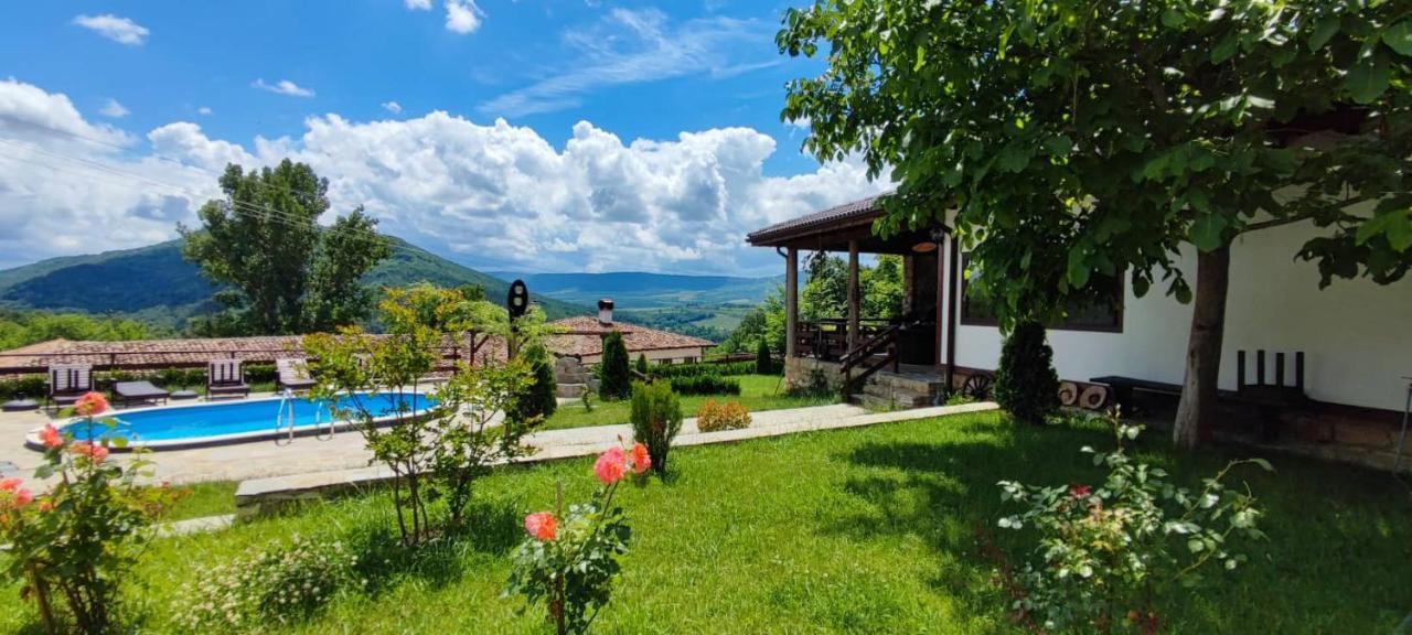 Guest House Hristova Kashta - Христова Къща Cherni Vrŭkh Buitenkant foto