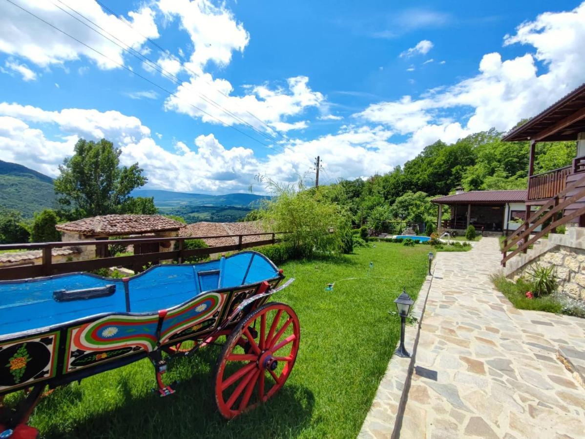 Guest House Hristova Kashta - Христова Къща Cherni Vrŭkh Buitenkant foto